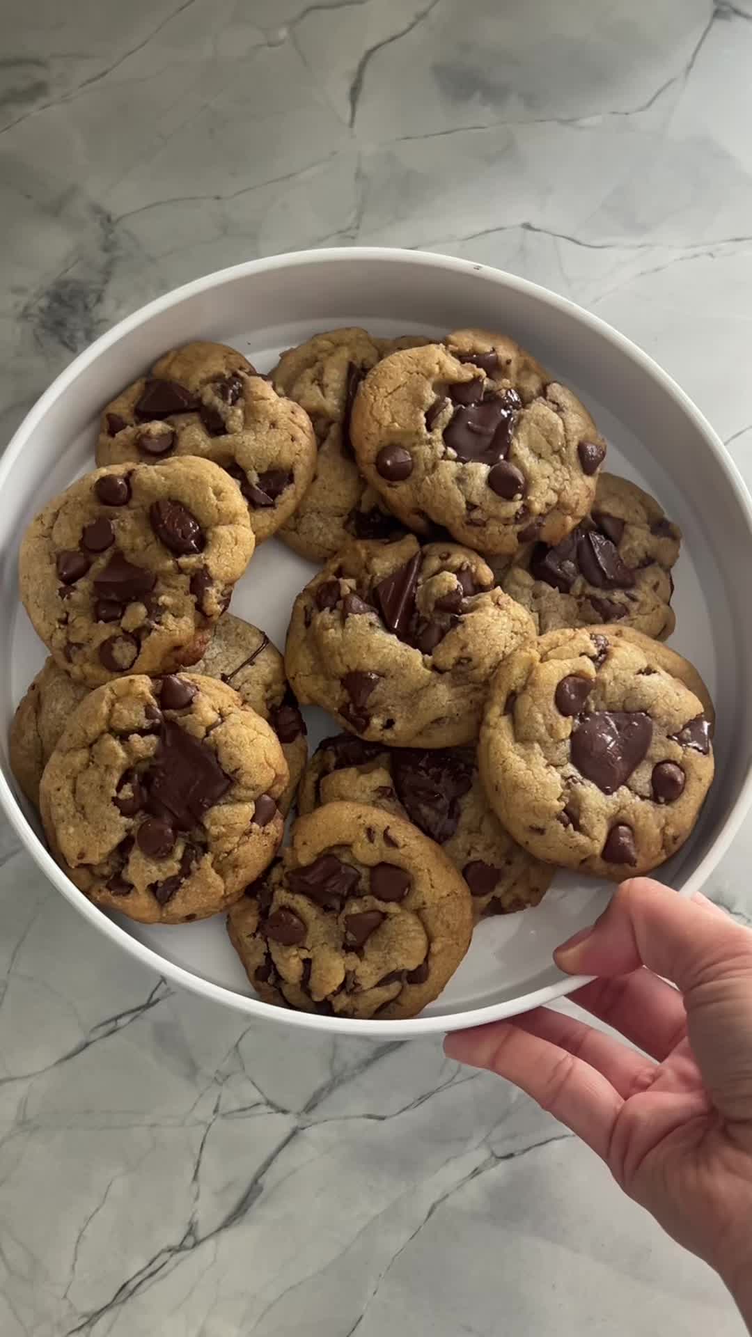 @amaniii_k — Chocolate chip cookies 🤎 Recipe by @moribyan #baking #cookies #asmr 