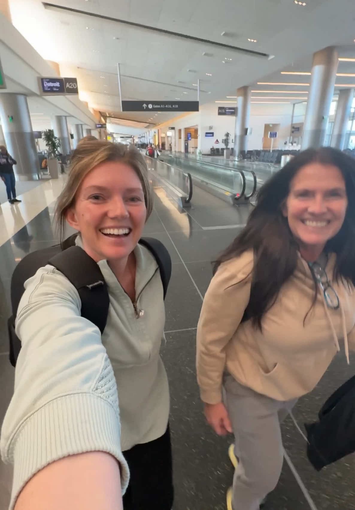 @where.is.briggs — Did you know this? If your bags show up 20 mins or later, be sure to claim those 2,500 points from Delta! 