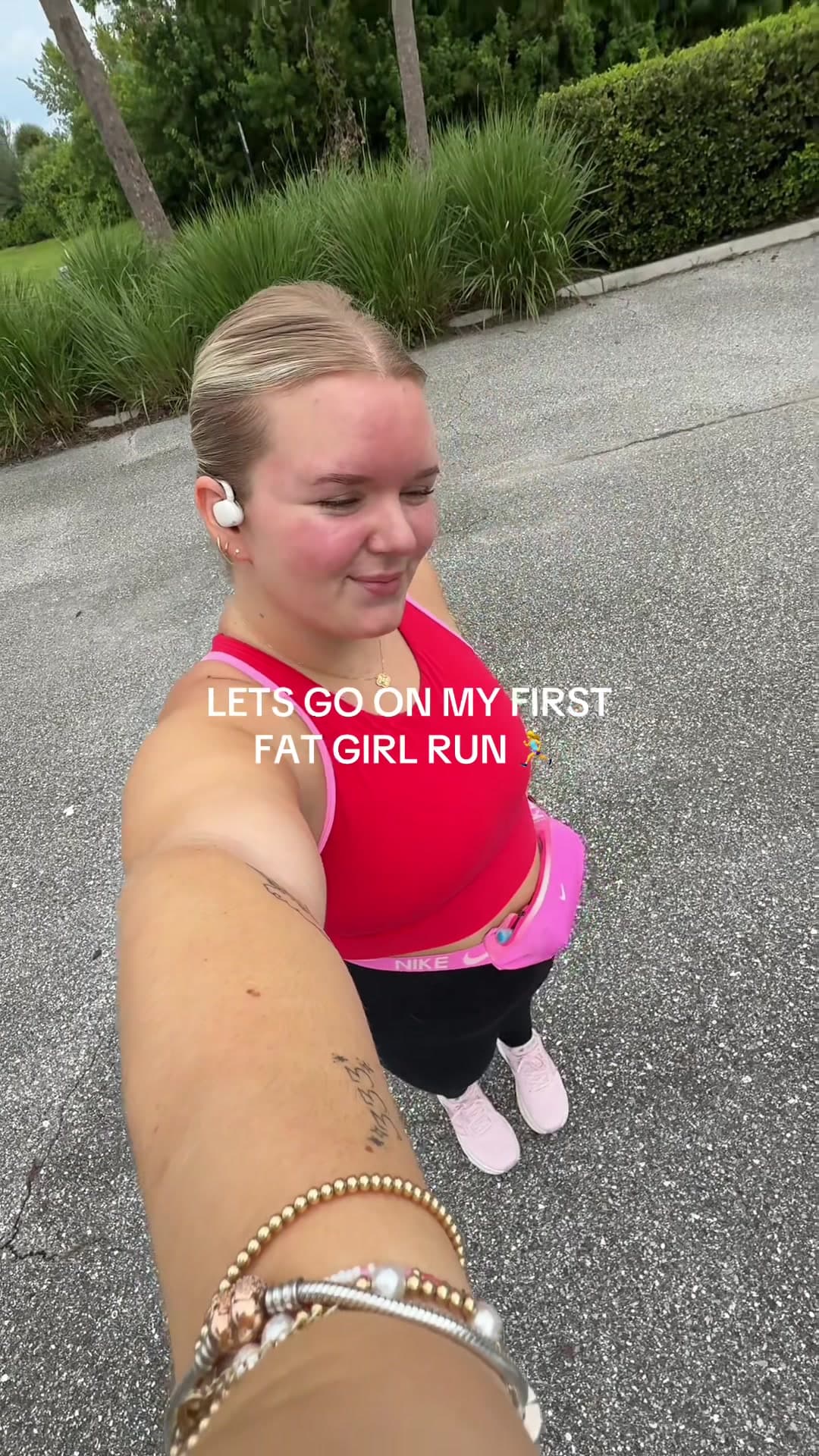 @thebridgetteanastasia — almost gave myself heat stroke 😂 spent 50% of this run in zone 3 heart rate so it was intense, I definitely want to focus on going slower. But, I DID IT AND LOOK AT ALL THE COOL THINGS I CAN DO!!!!
