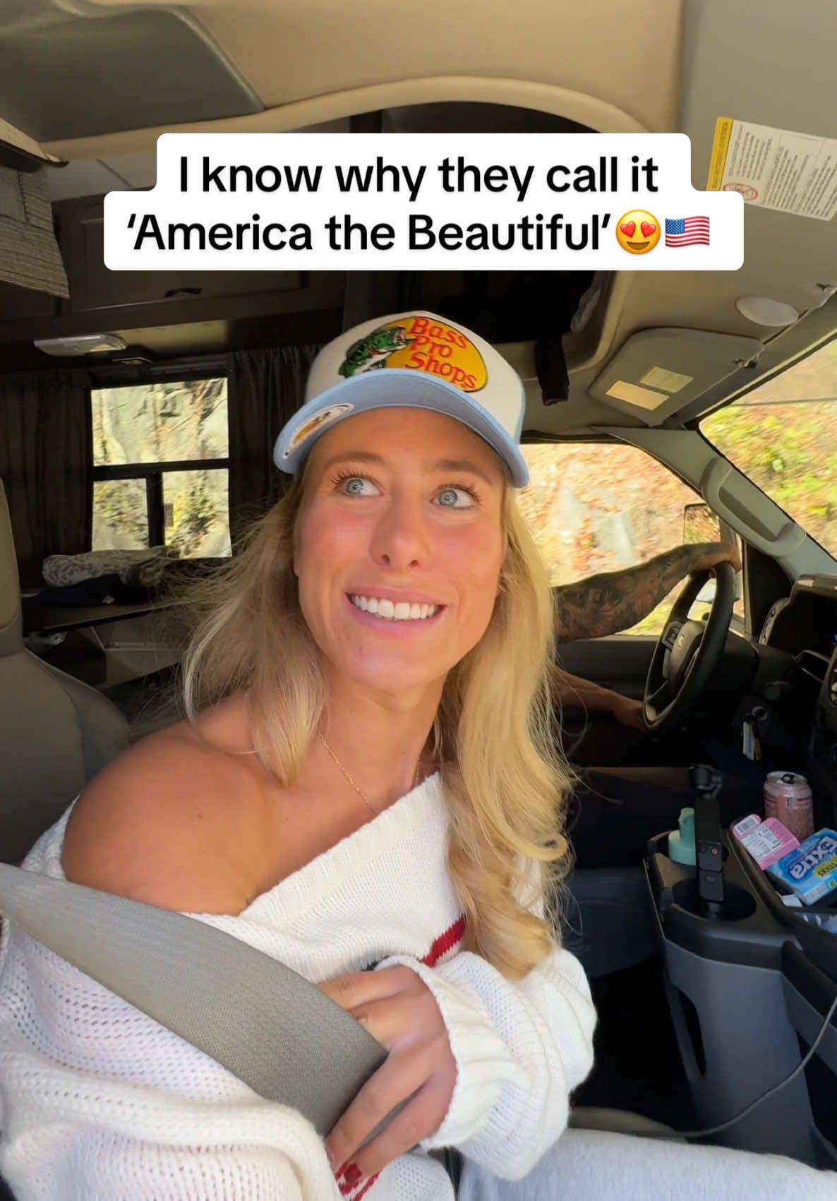 @sianalouise — I love this country so much😭🇺🇸 #americathebeautiful #usa #greatsmokymountains #smokeymountains #travel 