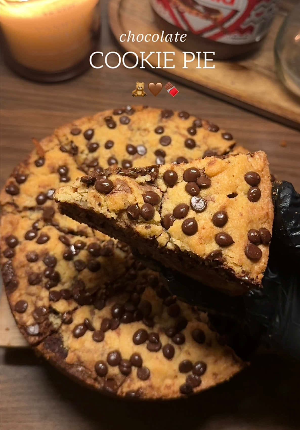 @tinkerbellskitchen — Easy chocolate stuffed cookie pie 🍪🥛