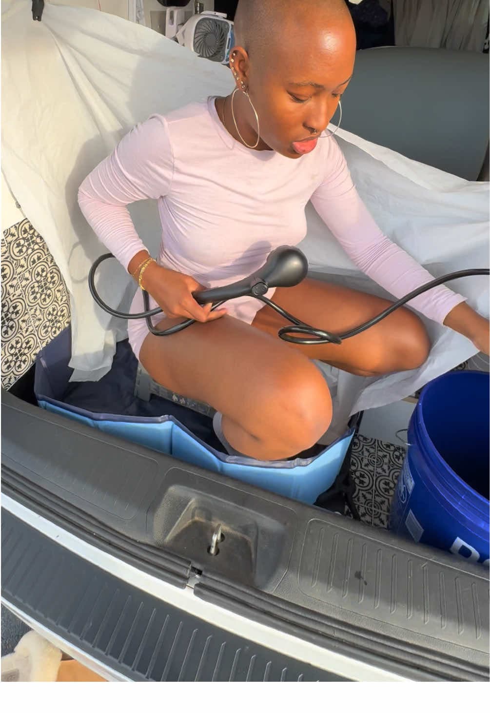 @hai_itscourtney — LONG OVERDUE VIDEO 🤪 How I shower in my minivan 🚿🚐 #vanlife #DIY #nomad #solotravel #campinglife 