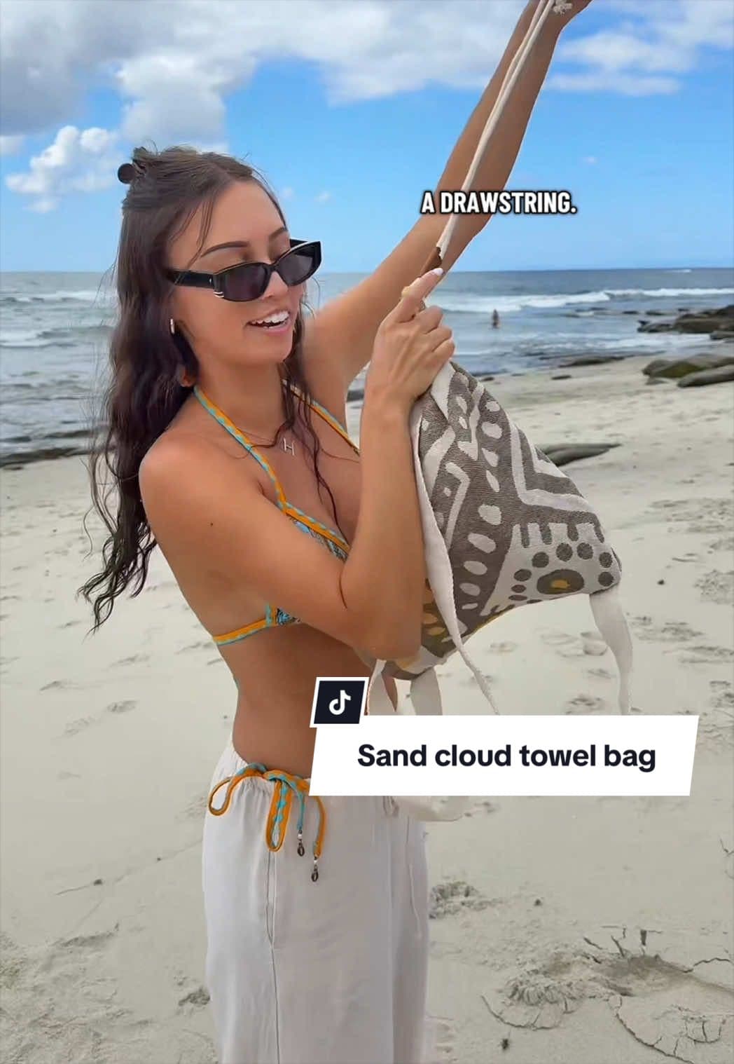 @hkapproved — 100% organic Turkish cotton bag that turns into a beach towel?? Where has this been all my life 