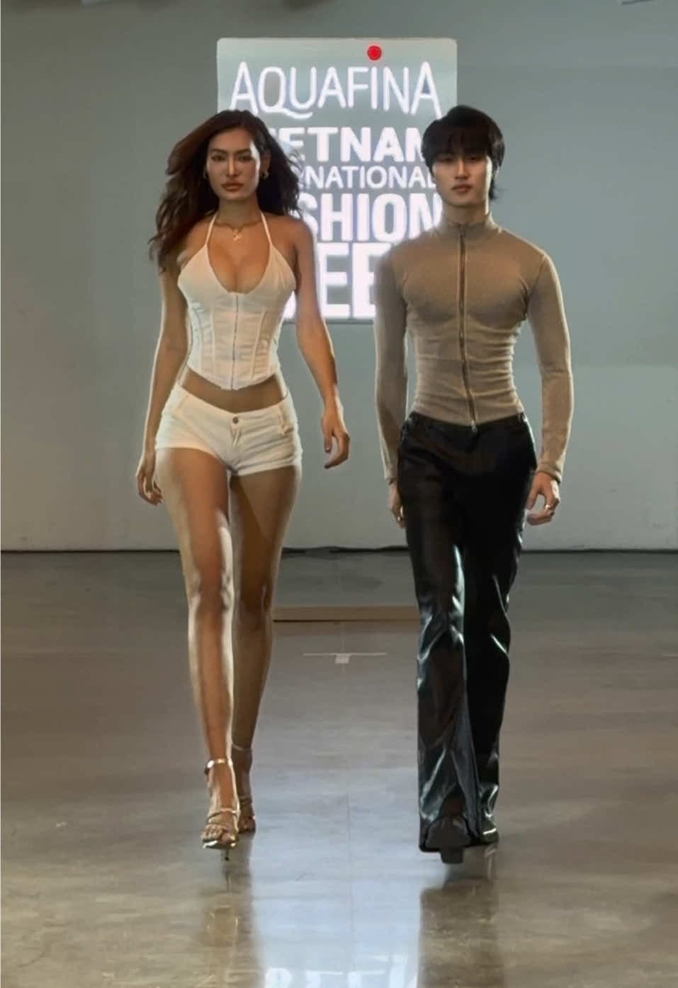 @tphmk6 — Double Jes in one frame @★ JESSICA ANH ★ #catwalk #model #unisexmodel #fashiontiktok #horsewalk 