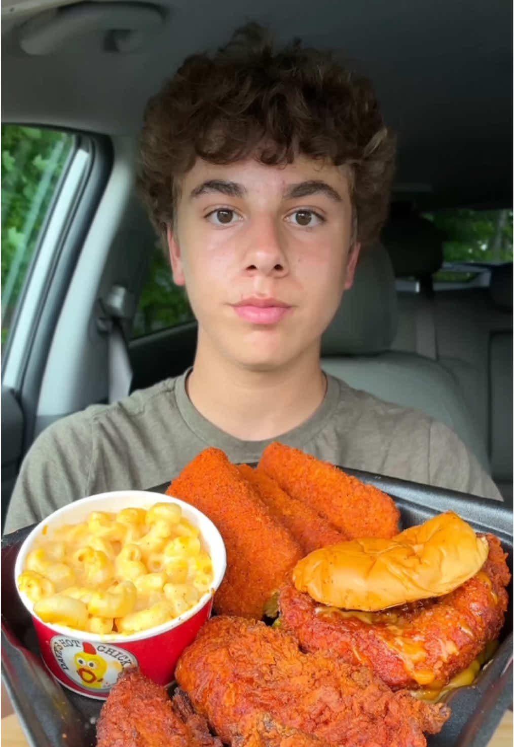 @derekeatsss — Dave’s hot chicken 🔥 Their new mozzarella sticks are amazing!! #daveshotchicken #mukbang #asmr #food #viral 