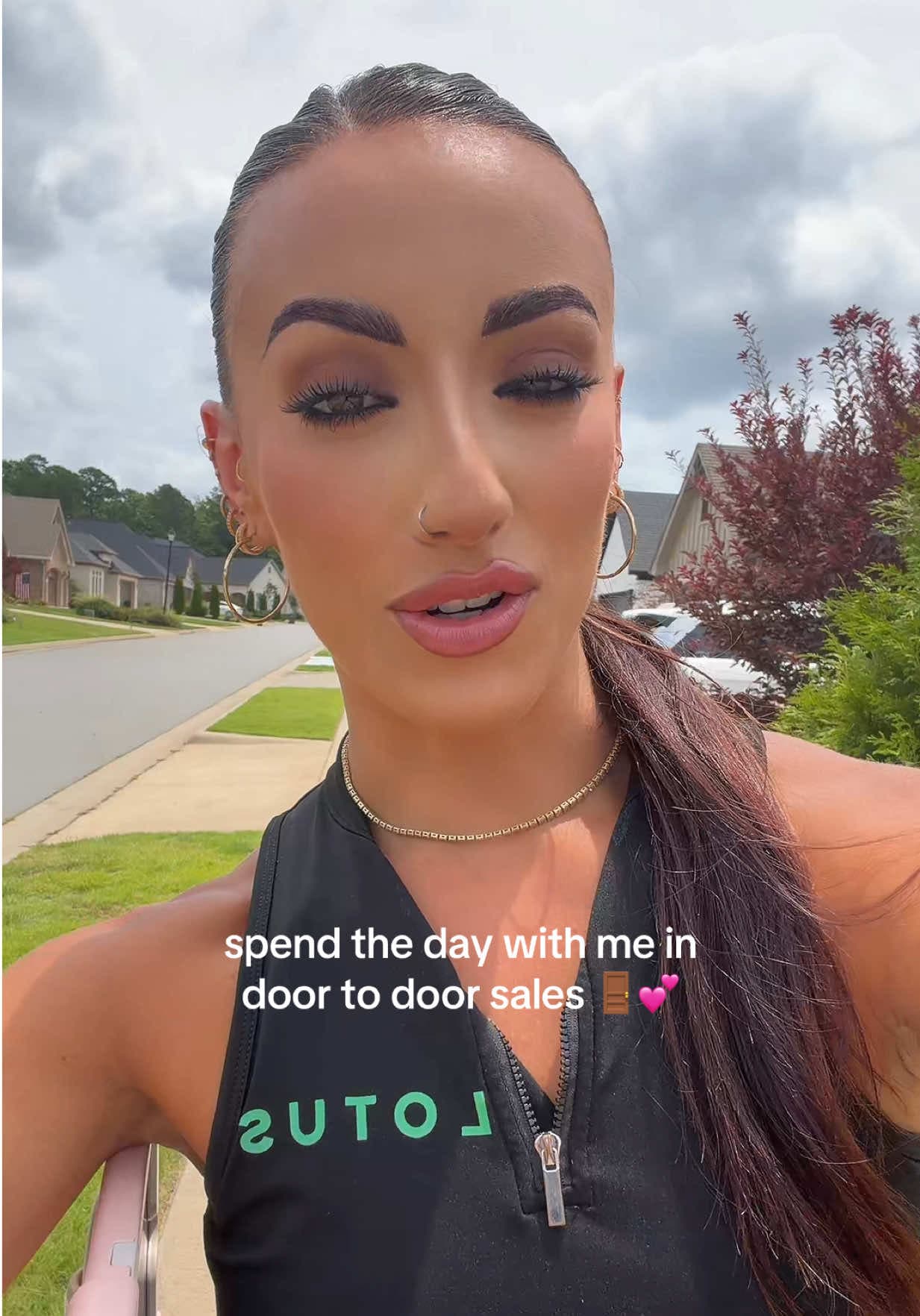 @isabel.victoria.watson — door to door sales girl! road to 300k. 🚪💕 #salesgirl #d2dsales #womeninsales #doortodoorsales #sales 