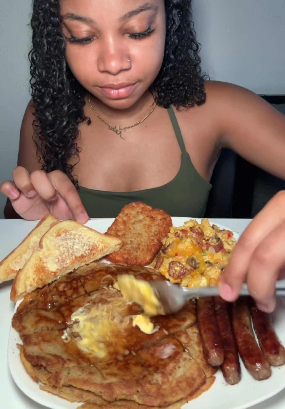 @ka1ese — Breakfast mukbang💕 @Lick & Spoon Bakery I’m not even being dramatic these were the best pancakes I’ve ever had🤤