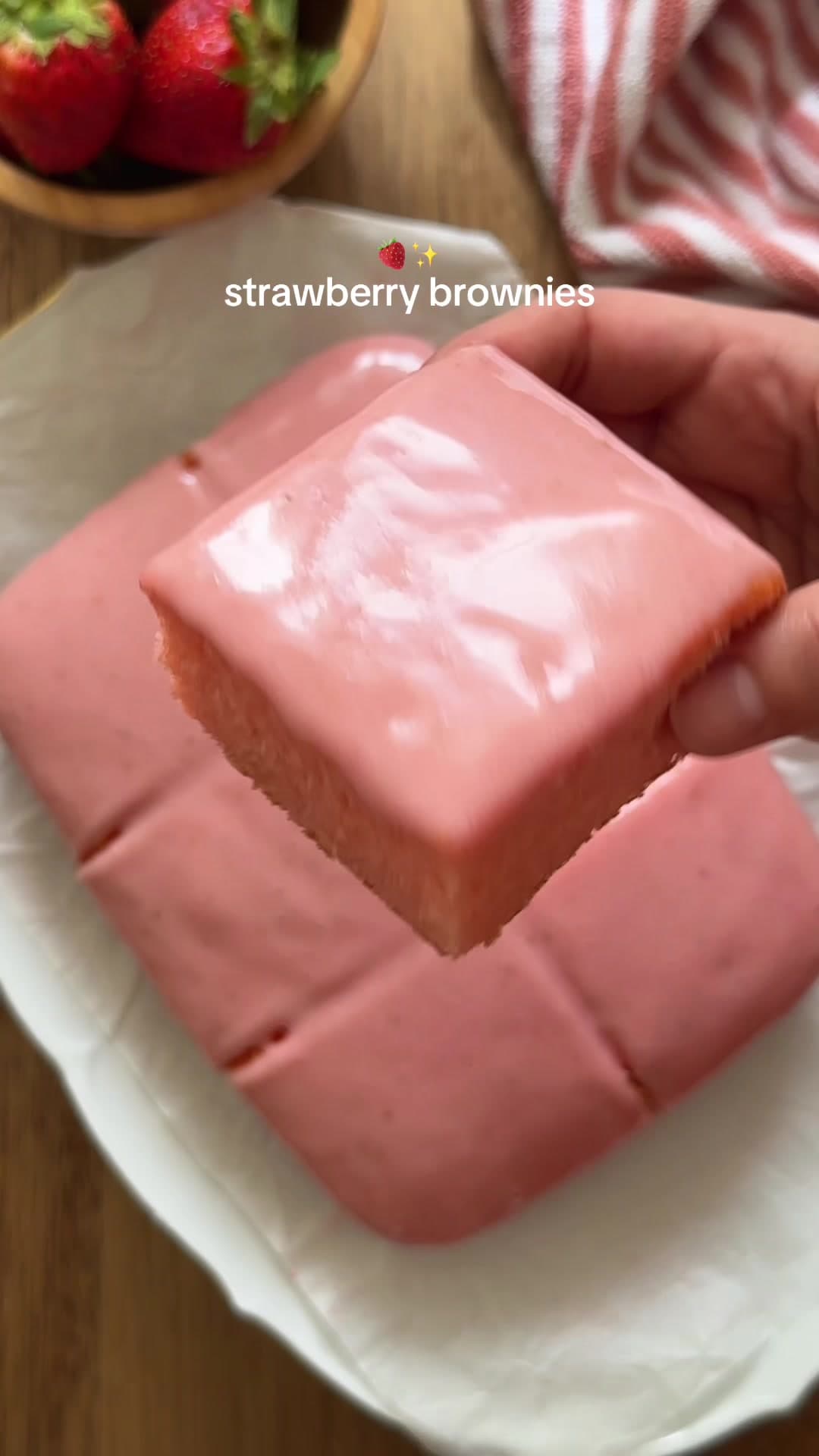 @gisellecooks_ — strawberry brownies or pinkies?✨🩷