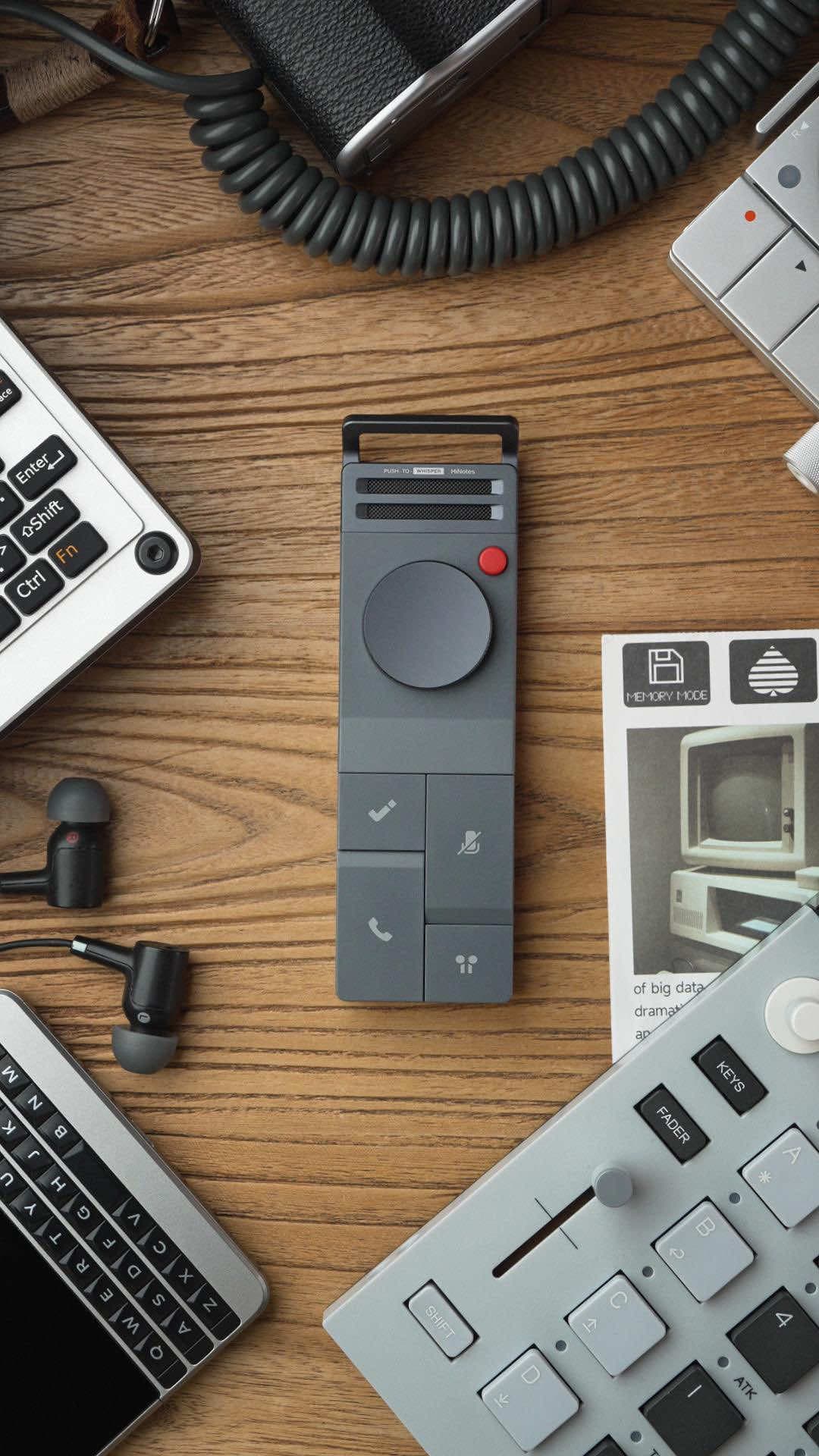 @retrotechlab — This is exactly what I'd want in a voice recorder.