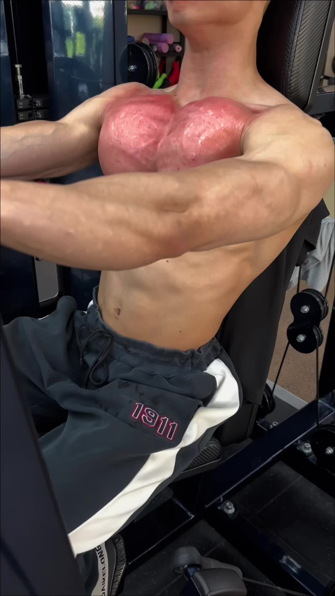 @evolvphysique — Chest Pump 🔥