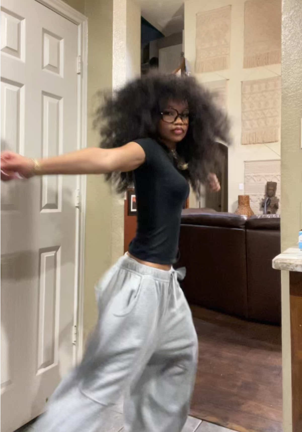 @planetunya — Somebody send me a tutorial😀 #dance #trend #style #fyp #dancing 