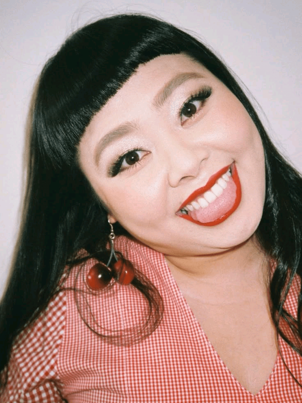 @juliamellee.fashion — A lot of people misunderstood my previous videos, so I'd like to clarify. I was talking about a beauty standard called "True Eve" from a community known as "looksmaxing." I was criticizing the STANDAR