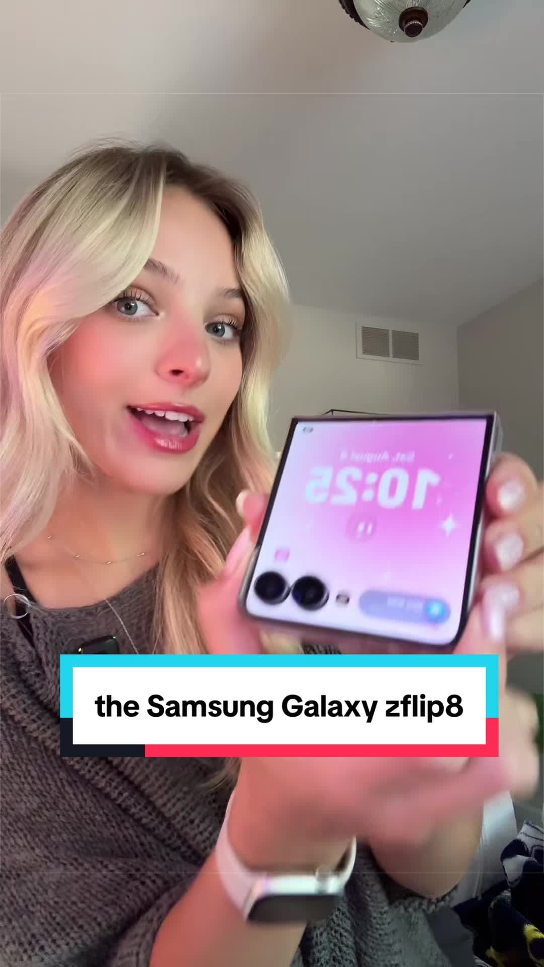 @lindseyszn — i am in love with the Samsung ZFlip8 #Lindseyszn #Techtok #zflip8 #samsungzflip 