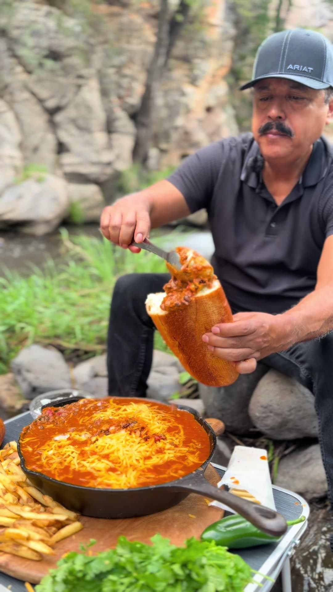 @elcomparaymon — 🌶️🌊 Chili by the river just hits different! Good food, fresh air, and a beautiful view. 😮‍💨🔥 Nothing better than enjoying a meal out in nature! #fyp #asmr #viral #chilli #trending 
