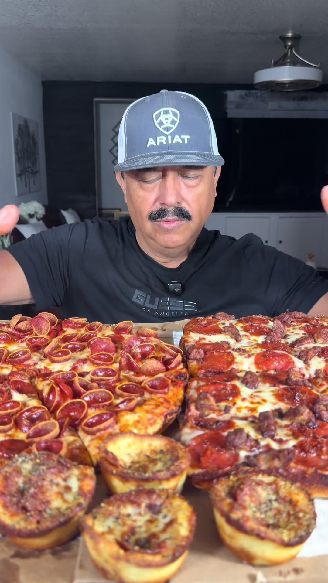 @elcomparaymon — 🍕🔥 Little Caesars came through! I tried the Detroit-Style Deep Dish — thick, cheesy, crispy around the edges, and loaded with that classic pizza flavor. And then there’s the Old World Fanceroni Pepp